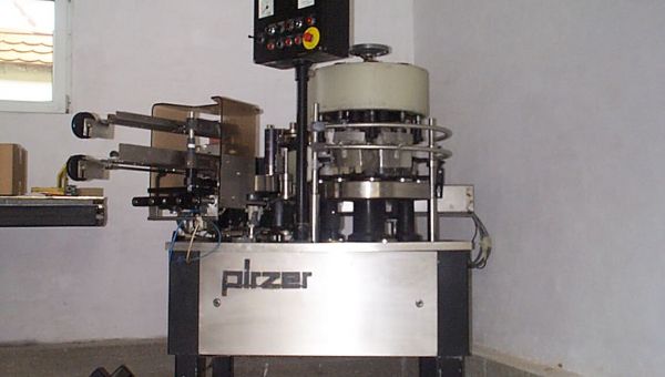 Labelling_machine_PIRZER_for_glass_of_bottles-4740.jpg