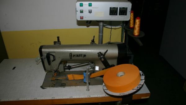 Pfaff_pillow_hem_automat_5483-6180.jpg