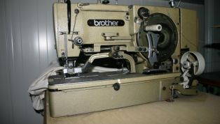 Brother_buttonhole_machine-6081.jpg