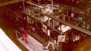 FILLERCAPPERLABELLER_SENZALKIN_REHI_10015SV_Capacity_35000_bph_new_1989-6652.jpg