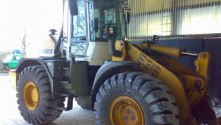 LIEBHERR_L538__2004_on_X-mine_tires-7402.jpg
