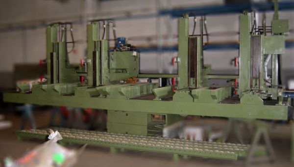 Log-Carriage-with-Band-Saw-14743.jpg