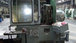 Gear_Grinding_Machine_-_CSEPEL-5993.jpg