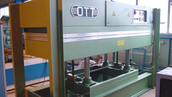 Veneer_press_Ott_JU_251170-6333.jpg