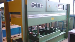 Veneer_press_Ott_JU_251170-6333.jpg