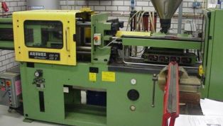 Injection_moulding_machine_Arburg_allrounder-6793.jpg