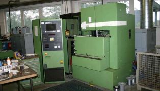 CNC_wire_erosion_machine_AGIE_AC_200-5944.jpg