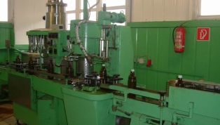 Automatic_oil_filling_line_10_l_tins_and_1_l_bottles-7215.jpg