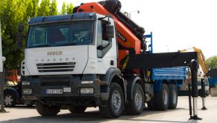 PALFINGER_PK100002_on_Iveco_Trakker_8x4-12587.jpg