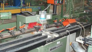 Boring_and_inserting_machine_MAW_for_hinge_bands_BEV-A-6257.jpg