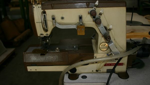 Lindner_twin_needle_LBC_11367_arm-bed_machine-6158.jpg