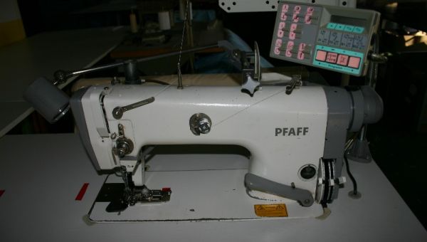 Pfaff_489_G_with_puller-6178.jpg