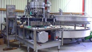 Bottle_filler_and_capper_00-011-142-6608.jpg