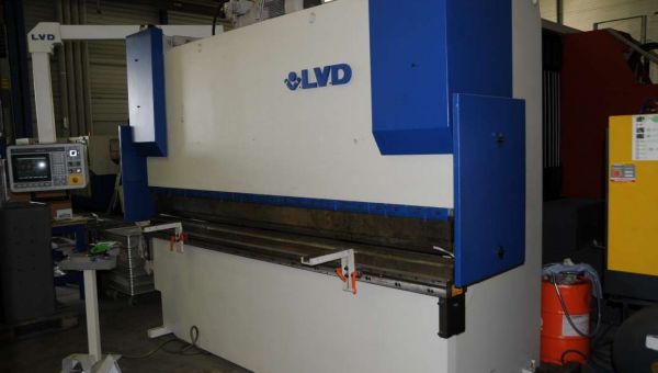 CNC-PRESS_BRAKE__LVD__150_t_x_3000-13159.jpg
