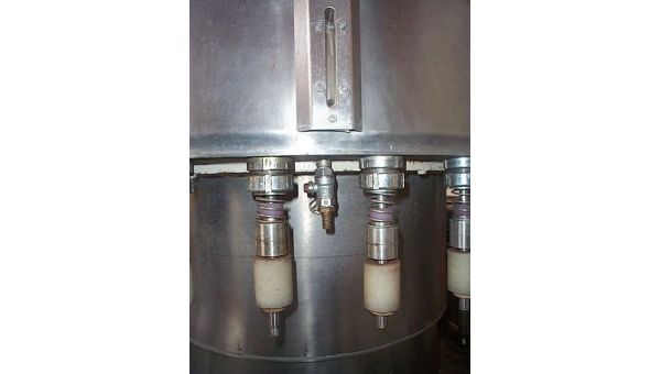 filler__capper_for_non_carbonated_drinks-6649.jpg